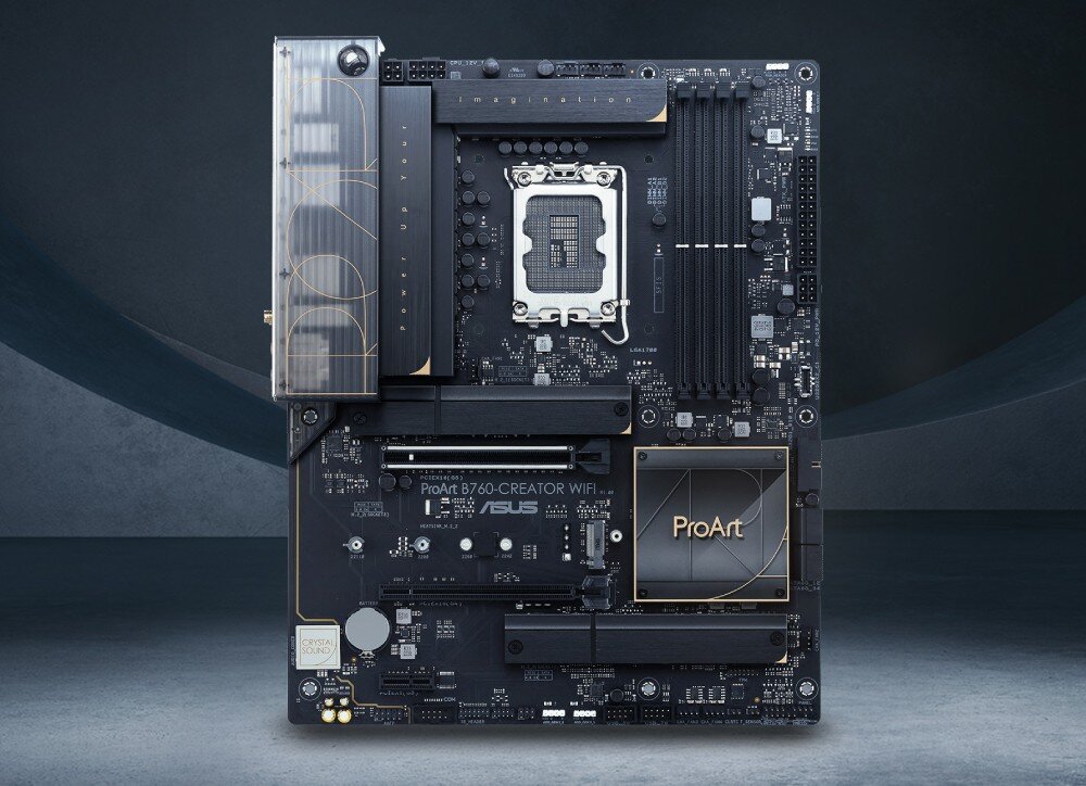Obraz przedstawia płytę główną z oznaczeniami \'ProArt B760-CREATOR WIFI\' oraz logo \'ASUS\'. Widoczne są gniazda na pamięć RAM, procesor oraz różne złącza i komponenty elektroniczne.