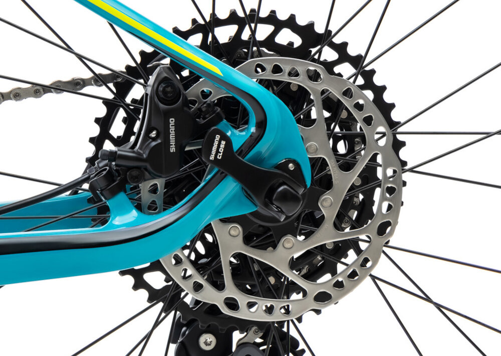 Rower górski MTB ROMET Monsun 2.0 29151342-B 1 U15 29 cali Turkusowy zbliżenie na tarczę hamulcową białe tło podstawa bezpieczeństwa hamulce tarczowe hydrauliczne duża siła hamowania sprawdzają się w każdych warunkach pogodowych i na każdej trasie płyn hamulcowy z przodu i z tyłu podwójny pakiet bezpieczeństwa