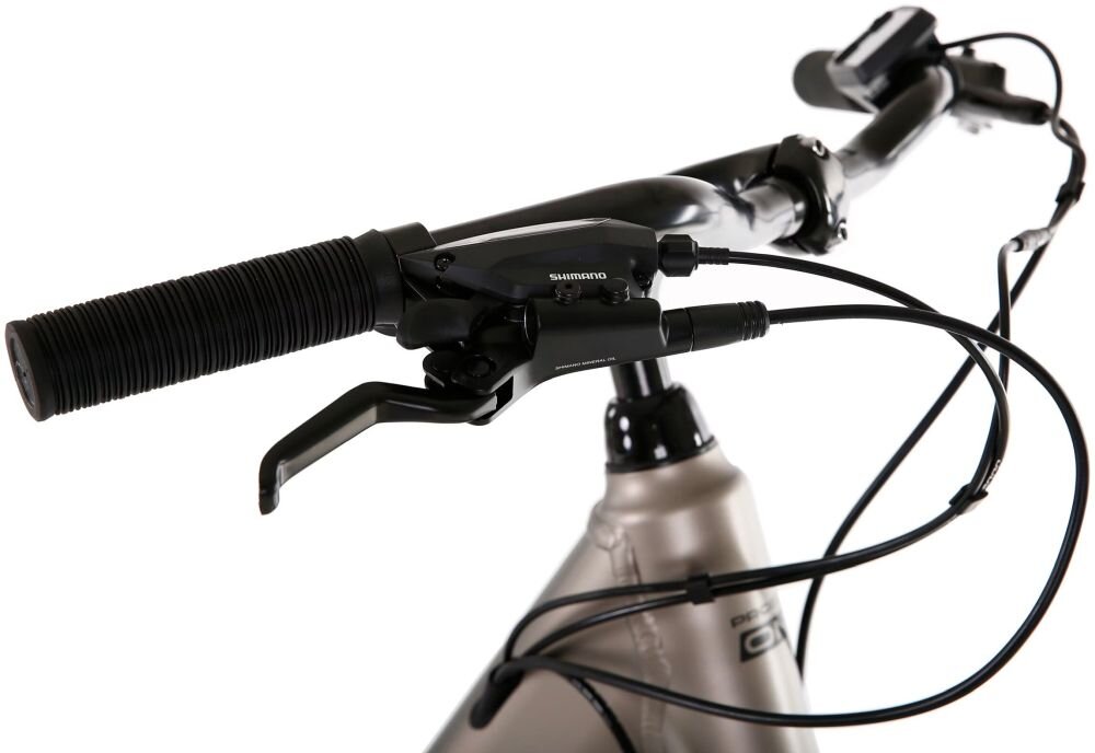 Rower elektryczny PROECO ONI z hydraulicznym hamulcem Shimano prezentuje kierownicę i elementy sterowania w zbliżeniu technicznym.