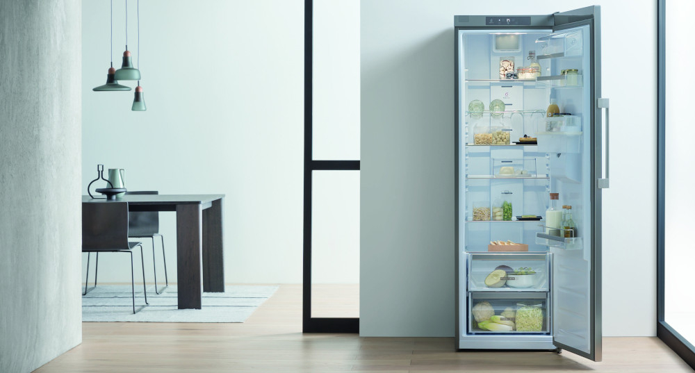 CHŁODZIARKA WHIRLPOOL SW8AM2YXR2 6 zmysł Technologia pojemność 364 l Oświetlenie LED jasne wnętrze półka na butelki balkoniki drzwi szuflady szybkie chłodzenie