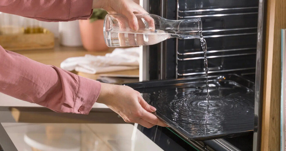 PIEKARNIK GORENJE BO6735E05B czyszczenie para woda bez szorowania