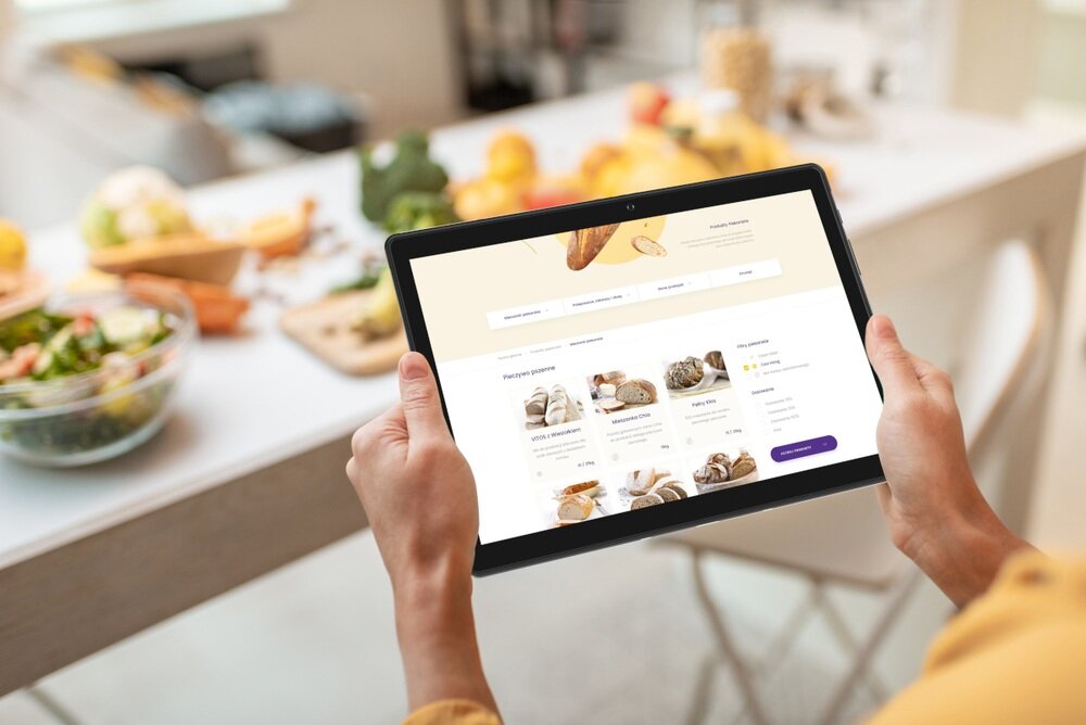 Tablet BLOW BlackTAB 10    kv lifestyle początek opisu sekcja nagłówkowa