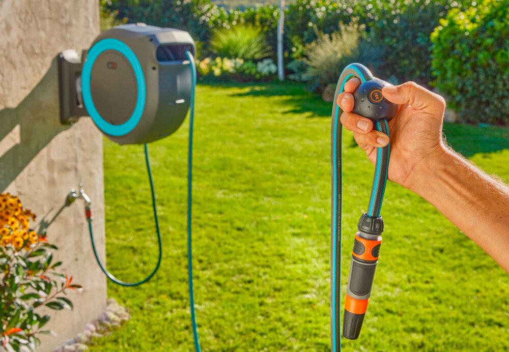 Bęben naścienny GARDENA PowerRoll XL 18640-20 latwa obsluga automatyczne zwijanie weza przycisk na wezu predkosc zwijania zmniejsza sie na ostatnich 2 metrach