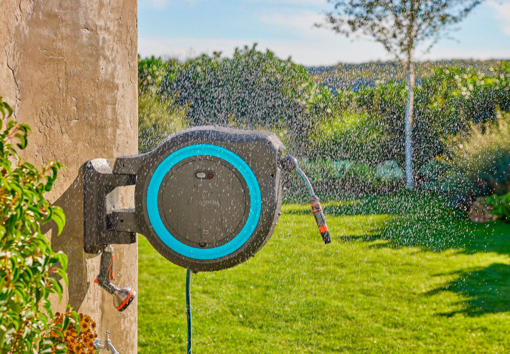 Bęben naścienny GARDENA PowerRoll XL 18640-20 zabezpieczonie przed kradzieza wygoda funkcjonalnosc estetyka nawadnianie latwe szybkie przyjemniejsze