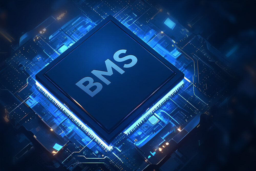 Hulajnoga elektryczna XIAOMI Scooter 5 60 km 350 W 10 cali Czarny podświetlony napis BMS mechanizm ochronny BMS w inteligentny sposób zarządza baterią zabezpiecza akumulator przed zwarciem, przeładowaniem czy nadmiernym rozładowaniem BMS chroni baterię przed wysoką temperaturą i przed wyłączeniem przy niskim napięciu