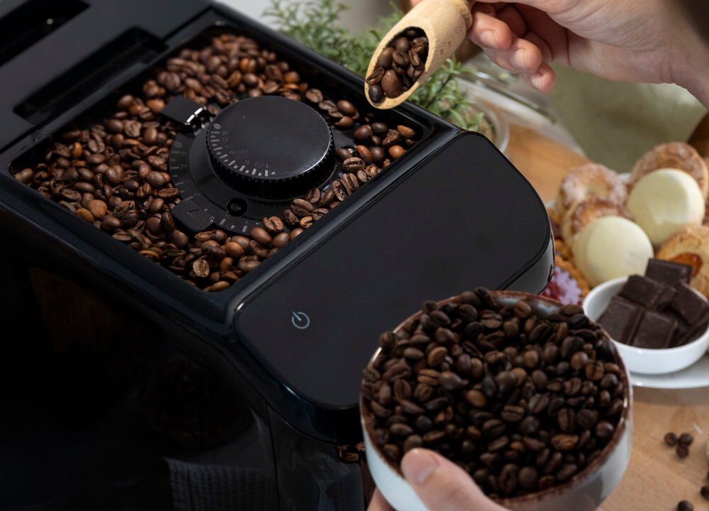 Ekspres CECOTEC Cremmaet Macchia Czarny zbiornik na kawę 200 gramów  hermetyczna zamknięcie zintegrowany młynek stożkowy pięć poziomów mielenia dostosowanie grubości kawy hermetyczne zamknięcie pojemnika świeżość ziaren wyrazisty smak 