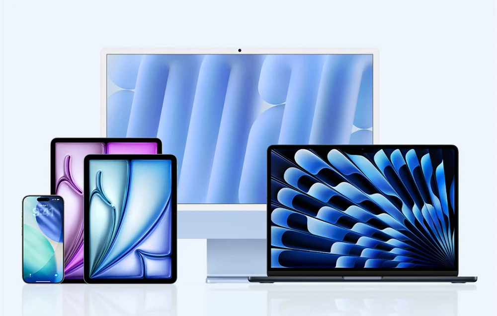 Na obrazie widoczne są cztery urządzenia elektroniczne: smartfon, dwa tablety i laptop, wszystkie z wyświetlaczami pokazującymi abstrakcyjne wzory w odcieniach niebieskiego i fioletowego. W tle znajduje się duży monitor z podobnym wzorem na ekranie.