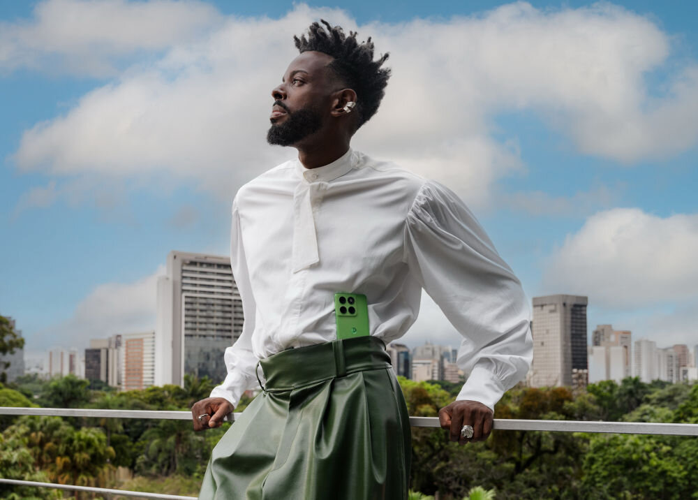 Smartfon MOTOROLA Edge 60 5G 12/512GB 6.67 120Hz portret stworzony za pomocą smartfona cztery długości ogniskowej funkcja inteligentnego rozmycia tła efekt bokeh