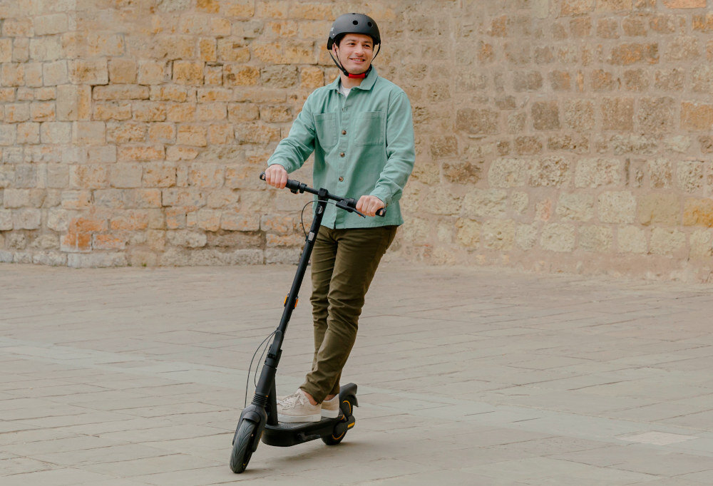 Hulajnoga elektryczna SEGWAY Ninebot KickScooter Max G2D Czarny technologia RideyLONG zwiekszony zasieg do 70 km
