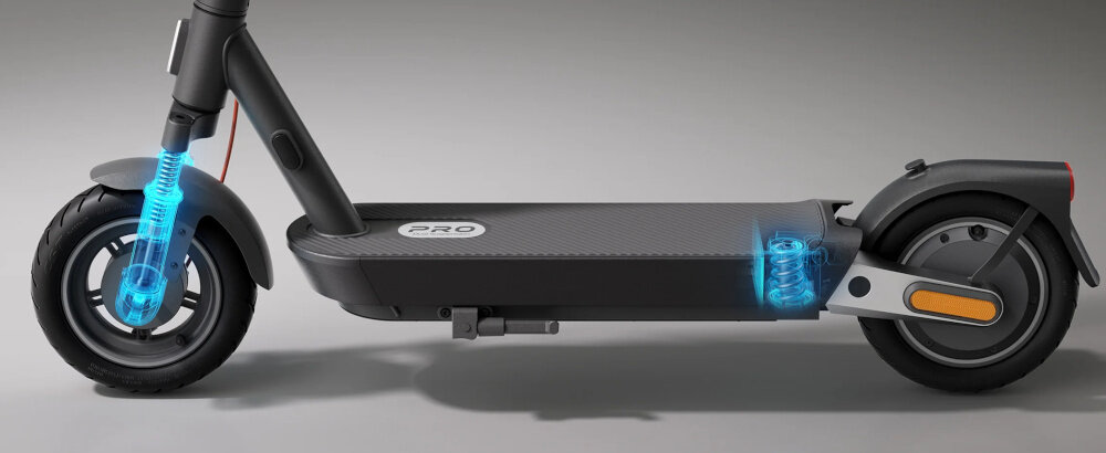 Hulajnoga elektryczna XIAOMI Scooter 5 Pro 60km 400W 10 cali Czarny dół hulajnogi podświetlona amortyzacja z przodu i z tyłu podwójne sprężynowe zawieszenie z przodu i z tyłu redukuje wpływ wstrząsów i drgań do 30 mm płynna i przyjemna jazda po nierównych terenach amortyzacja