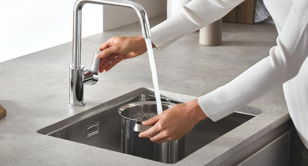 ZLEWOZMYWAK GROHE K700U 50X40 CM 31574SD1 STALOWY lifestyle blat kuchnia nóż deska warzywa naczynia bateria kuchenna