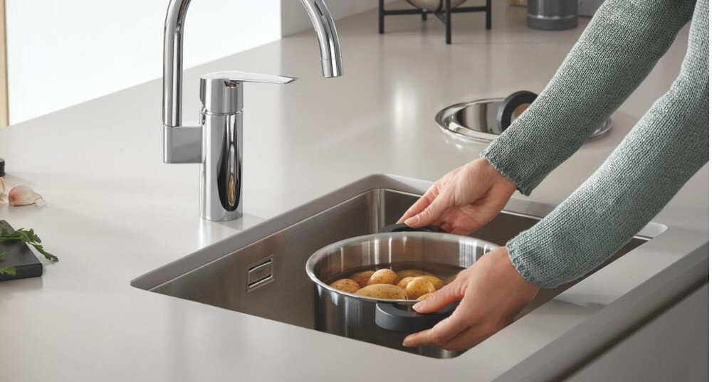 ZLEWOZMYWAK GROHE K700U 50X40 CM 31574SD1 STALOWY lifestyle odporny na wysokie temperatury Powierzchnia stal nierdzewna praktyczne bezpieczne rozwiązanie gorące naczynia