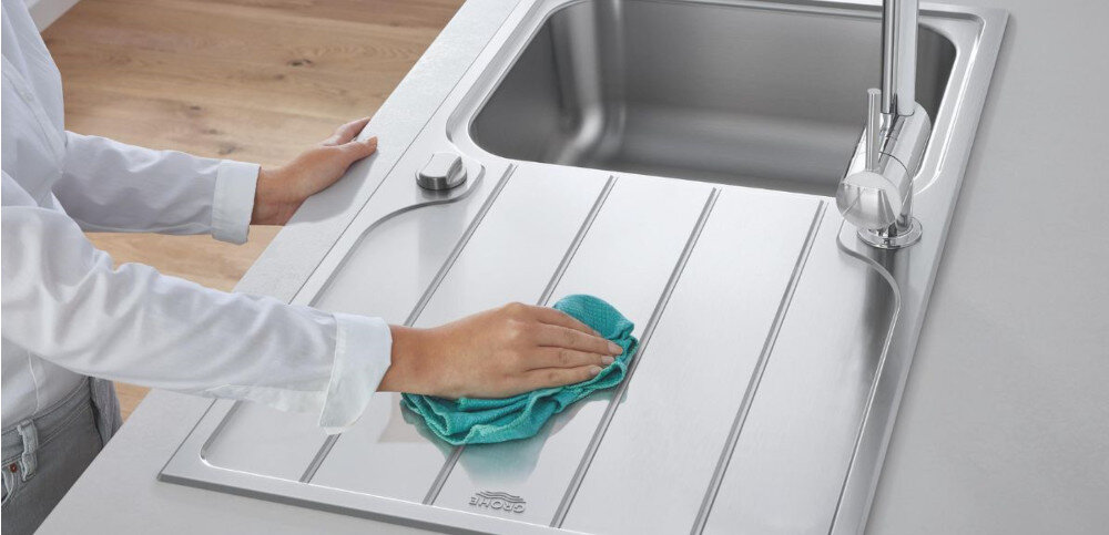 ZLEWOZMYWAK GROHE K700U 50X40 CM 31574SD1 STALOWY lifestyle czyszczenie szmatka łatwe czyszczenie odporny na zarysowania estetyczny praktyczny stalowy