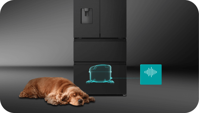 Czarna lodówka z dozownikiem wody na drzwiach. Obok lodówki znajduje się grafika przedstawiająca pojemnik i ikonę dźwięku.