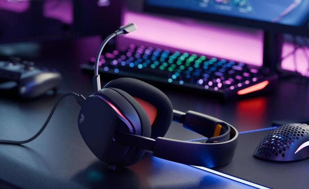 GLORIOUS GHS Eternal RGB GLO-A-2PC-BLK słuchawki RGB 16.8 mln kolorów personalizacja gaming styl, słuchawki leżące na biurku