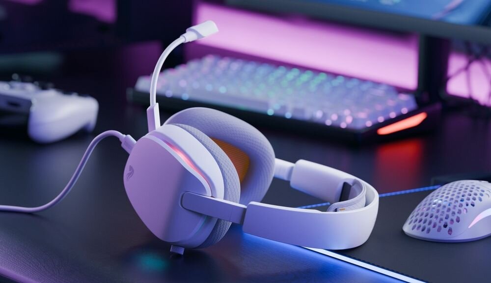 GLORIOUS GHS Eternal RGB GLO-A-2PC-BLK słuchawki USB-C 3.5mm kompatybilność PC PS mobile, słuchawki leżące na biurku