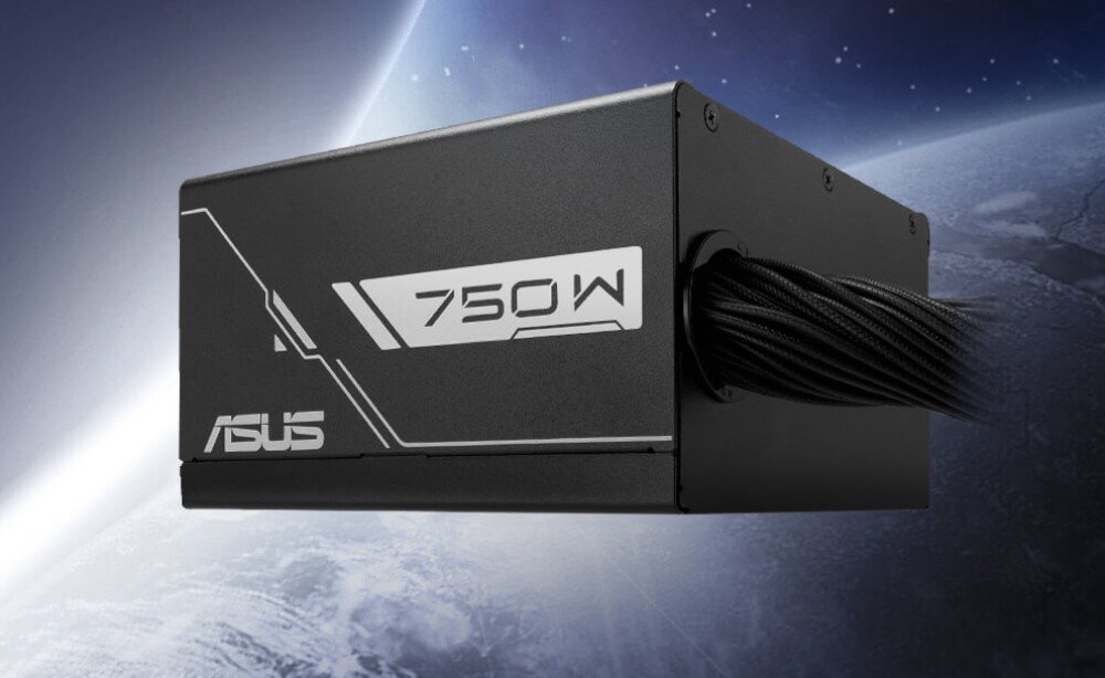 Czarny zasilacz komputerowy z widocznym napisem \'750W\' oraz logo \'ASUS\'. W tle widoczna jest powierzchnia planety i gwiazdy.