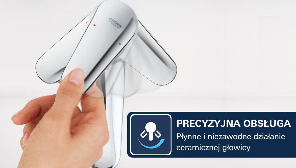 BATERIA UMYWALKOWA ROZMIAR S GROHE BAUEDGE 23757000 CHROM Zbliżenie na baterię, którą dłoń reguluje; widoczny napis „Precyzyjna obsługa” dotyczący płynnego działania ceramicznej głowicy ceramiczna głowica GROHE SmoothControl precyzyjna regulacja temperatury płynna kontrola strumienia trwałość wygoda użytkowania
