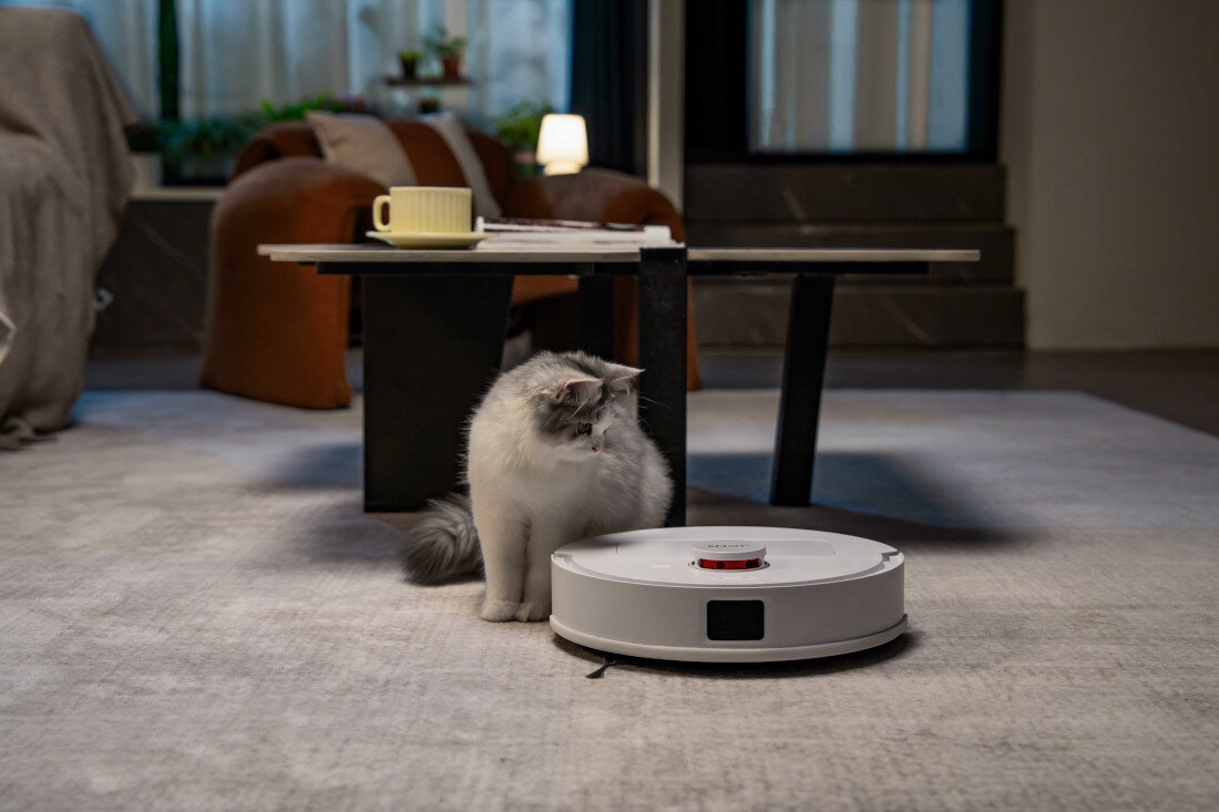 Robot sprzątający JONR T5 LiteJonr H2 Pro sprząta mokrą plamę na podłodze w salonie Dla domu ze zwierzętami dyskretne wsparcie