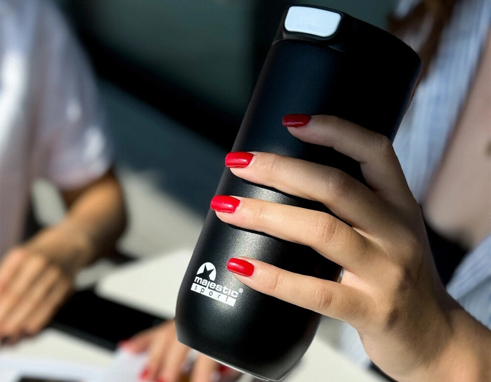 Kubek termiczny MAJESTIC SPORT Bullet Czarny 540 ml Wymiary dopasowane do dłoni Wysokość 19 cm 16,5 cm bez nakrętk średnica 8 cm komfort korzystania