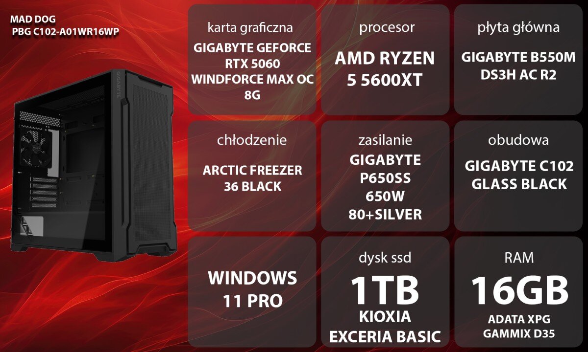 Komputer MAD DOG Powered by Gigabyte C102-A01WR16WP profil kobiety siedzącej przy biurku w słuchawkach z mikrofonem przed monitorem i czarną obudową komputera z przeszklonym bokiem