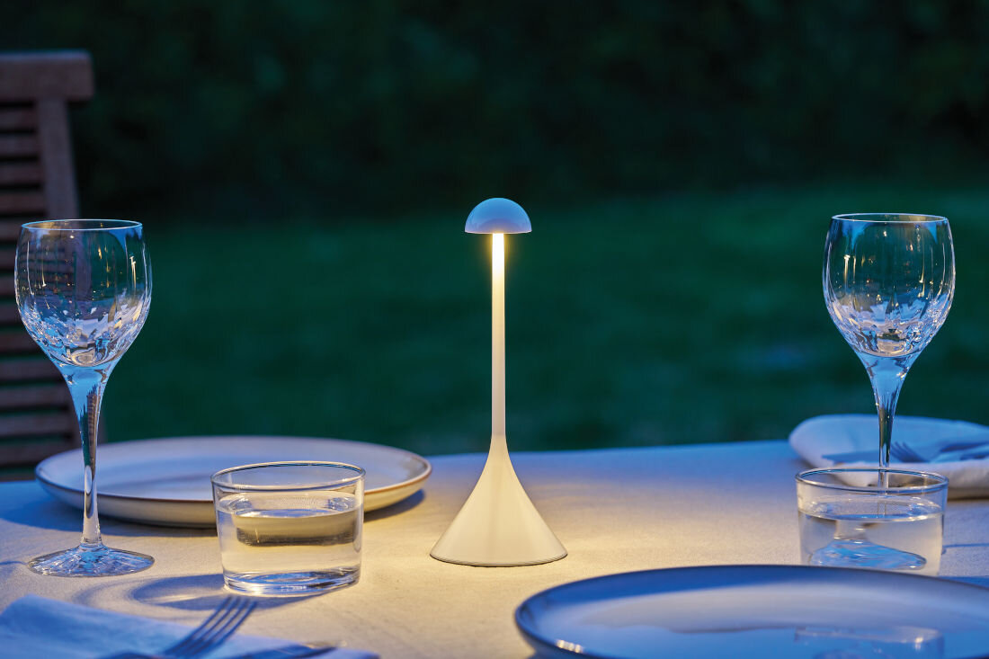 Lampka stołowa LEXON Steli Dome LH105D-WG Biały Lampka stołowa LEXON Steli S Dome lampka led