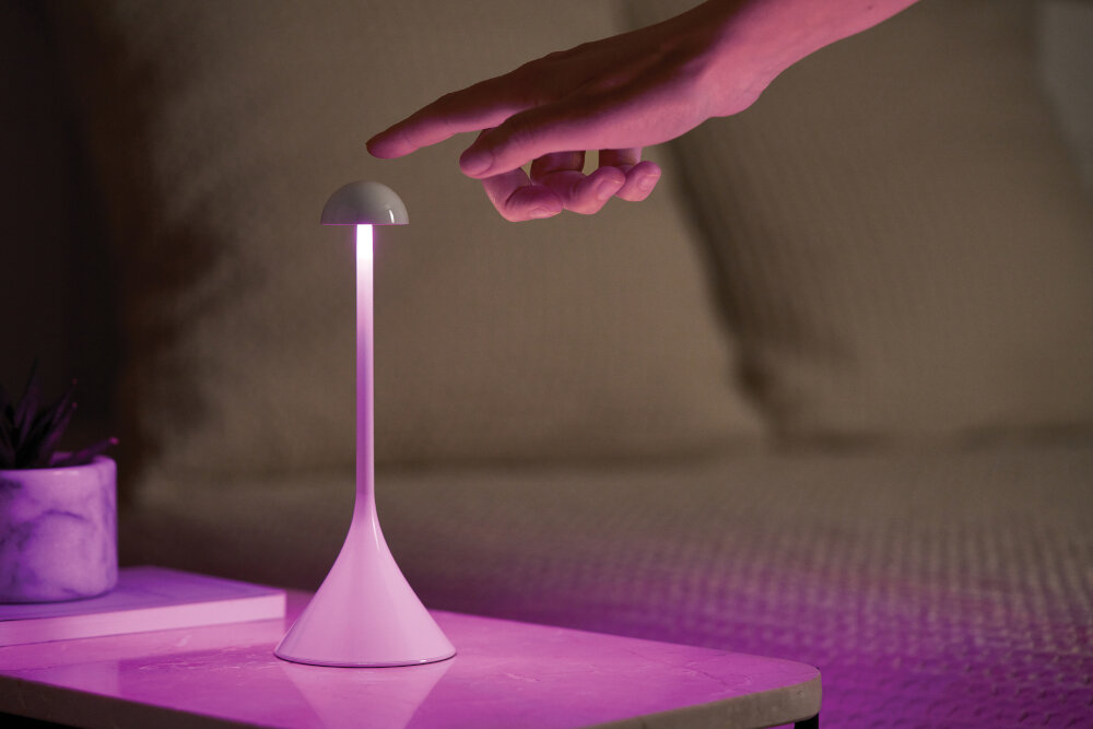 Lampka stołowa LEXON Steli Dome LH105D-WG Biały Lampka stołowa LEXON Steli S Dome moc 100 lumeny regulacja jasnosci, wbudowana bateria, czas pracy, port, naladowanie