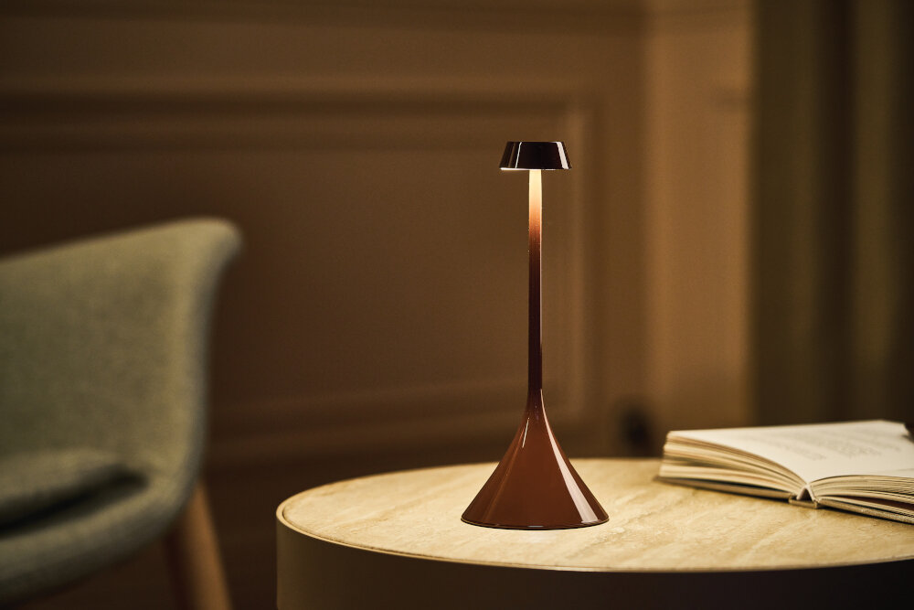 Lampka stołowa LEXON Steli S Shade LH105S-CG Brązowy Regulowane światło moc regulacja jakość możliwości kolor światła dopasowanie port USB-C Lekka konstrukcja