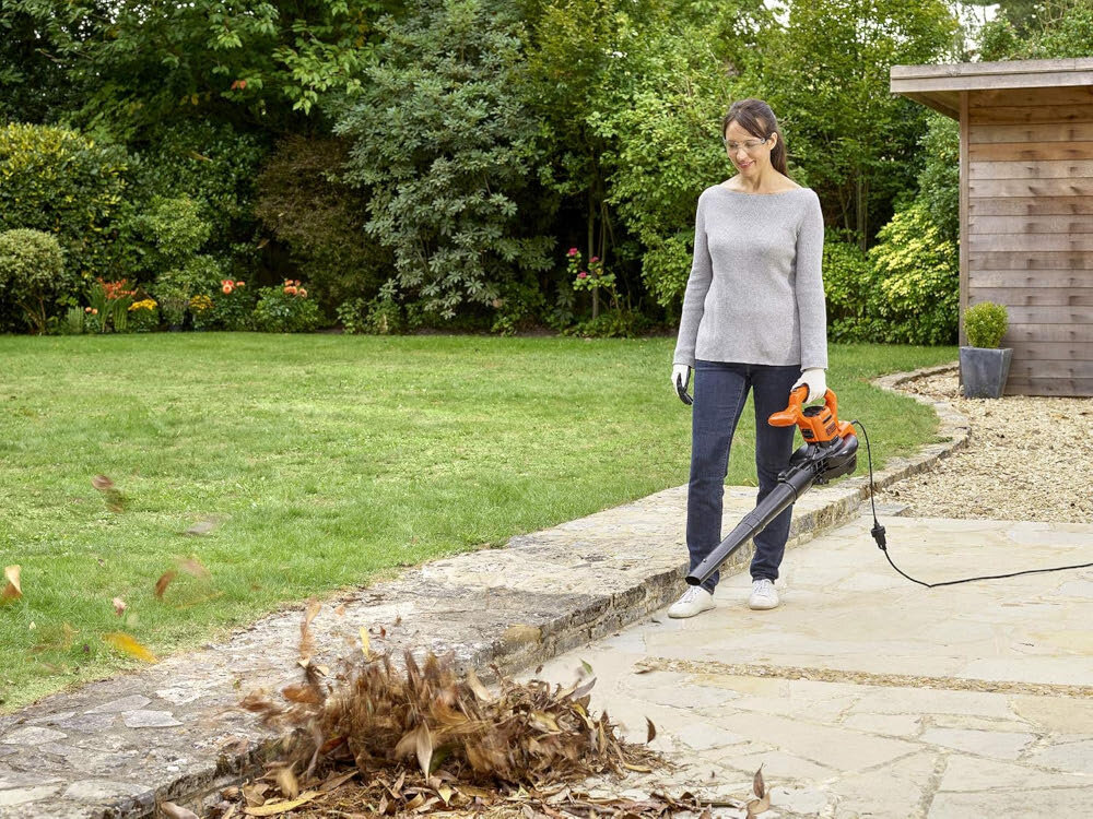Odkurzacz do liści BLACK&DECKER BEBLV290 wydajnosc 15 m³/min predkosc wydmuchu 390 km/h funkcja odkurzacza i dmuchawy