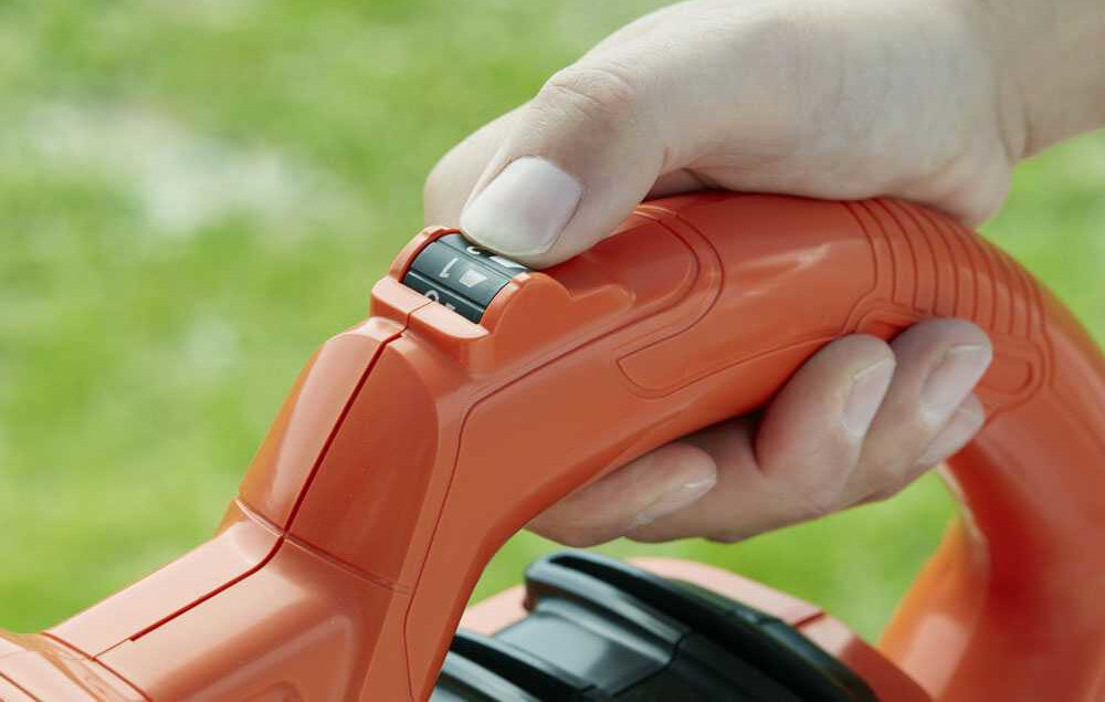 Odkurzacz do liści BLACK&DECKER BEBLV290 funkcjonalnosc wydajnosc 2-stopniowa regulacja predkosci wydmuchu