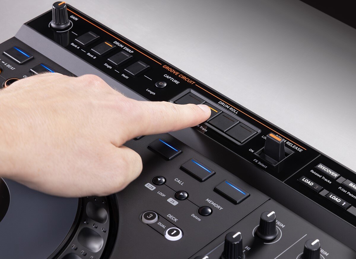 Kontroler DJ ALPHA THETA DDJ-GRV6 - Twórz unikalne remiksy, kadr na kontroler