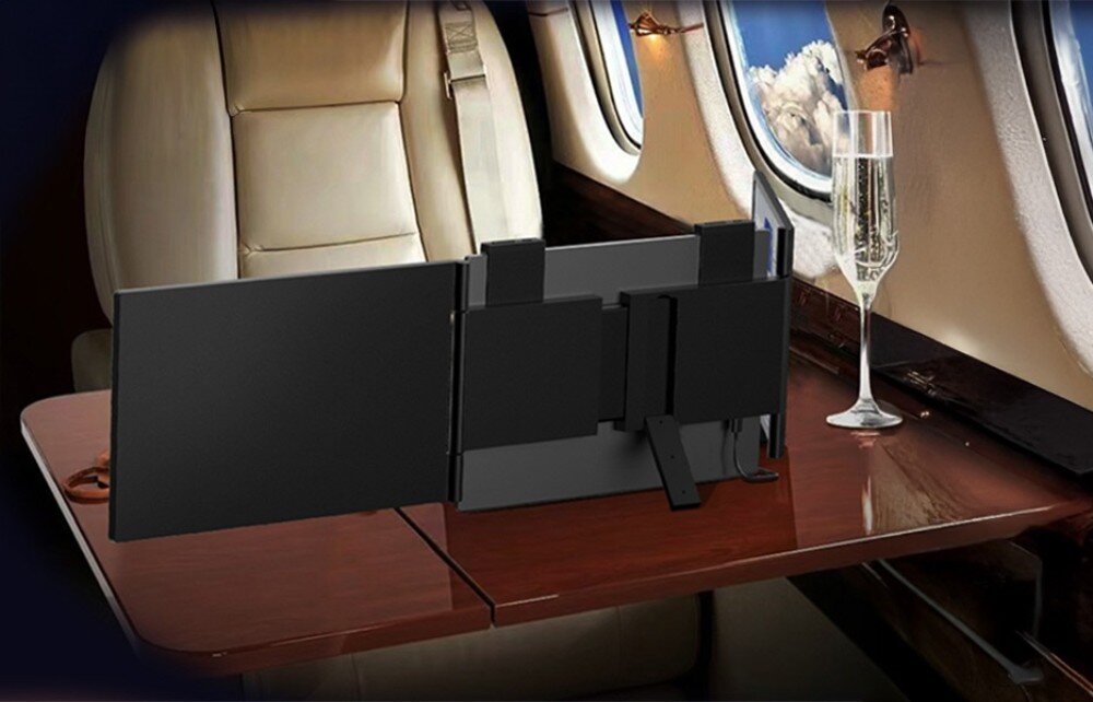 Monitor ZEUSLAP ZB14 Urządzenie ustawione na stoliku w samolocie obok kieliszka z napojem, w tle widać okno z widokiem na chmury, waga, mobilność, podłączenie, porty