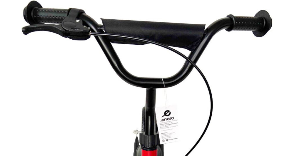 Czarne kierownica hulajnogi z widocznym logo \'enero\' na zawieszce. Kierownica posiada gumowe uchwyty i dźwignię hamulca.