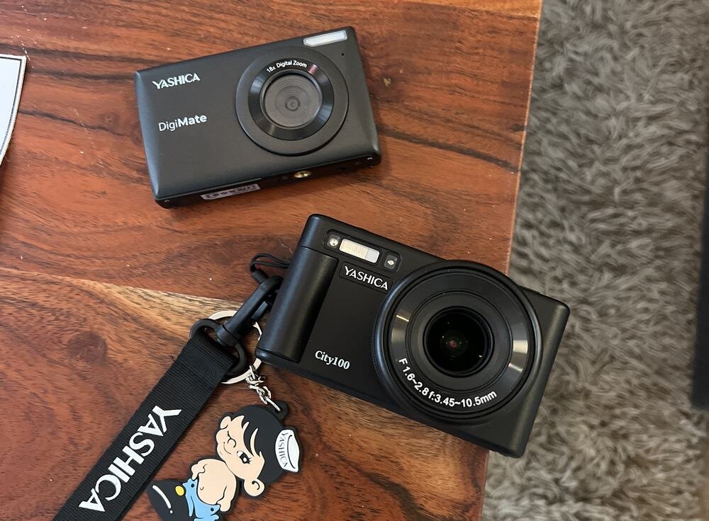 Aparat cyfrowy YASHICA City 100 z autofokusem i wykrywaniem twarzy dla portretów