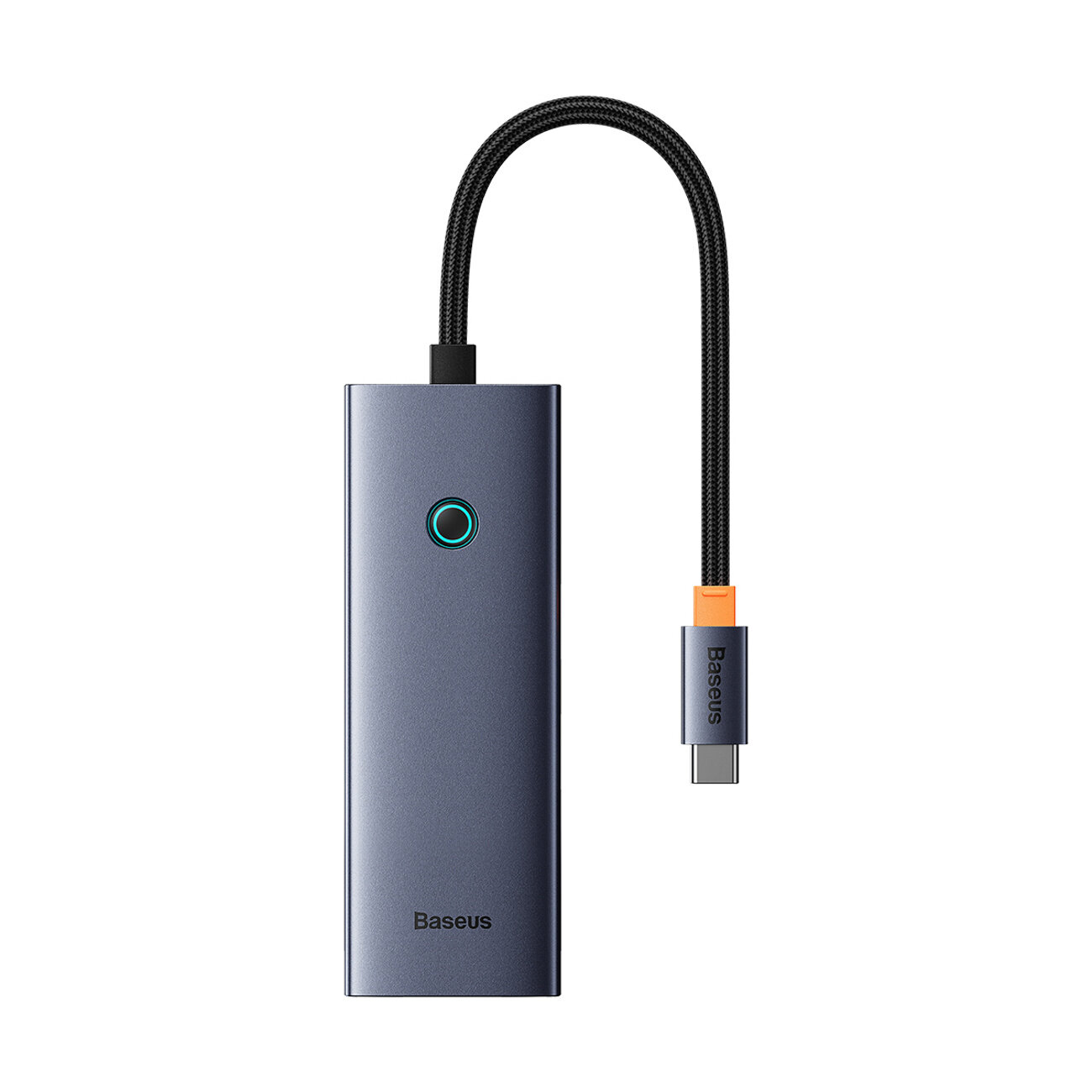 Na obrazie widoczny jest kompaktowy hub z logo \'Baseus\', posiadający przewód zakończony wtykiem USB-C. Obudowa jest metaliczna z okrągłym przyciskiem lub wskaźnikiem na powierzchni.