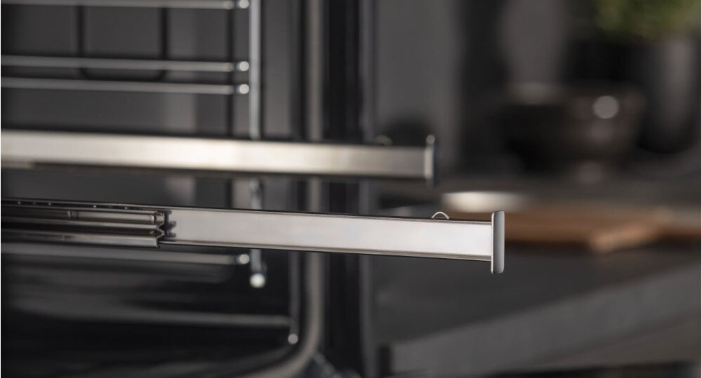 PIEKARNIK HISENSE BSA6634PBG8 wizualizacja otwarty wnętrze wysunięta blacha ciasteczka bok prowadnic Prowadnice teleskopowe wygodne wysuwanie łatwe stabilne bezpieczne metalowe szyny