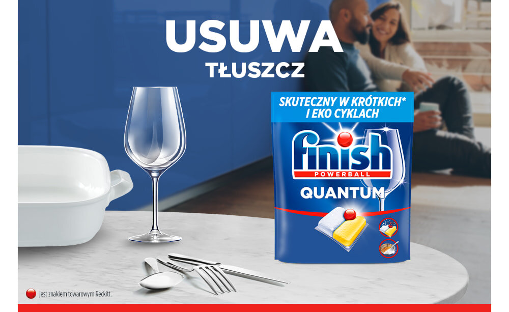 Kapsułki do zmywarek FINISH Powerball Quantum All in 1 Lemon - 140 szt., kapsułki, zmywarka, tłuszcz, czystość, Detergent do zmywarki obok czystych naczyń na stole.