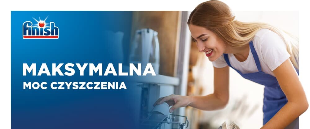 Kapsułki do zmywarki FINISH Powerball Ultimate Plus All in 1 Lemon - 120 szt., czystość, połysk, naczynia, efekt, Uśmiechnięta kobieta wyjmuje naczynia ze zmywarki. 