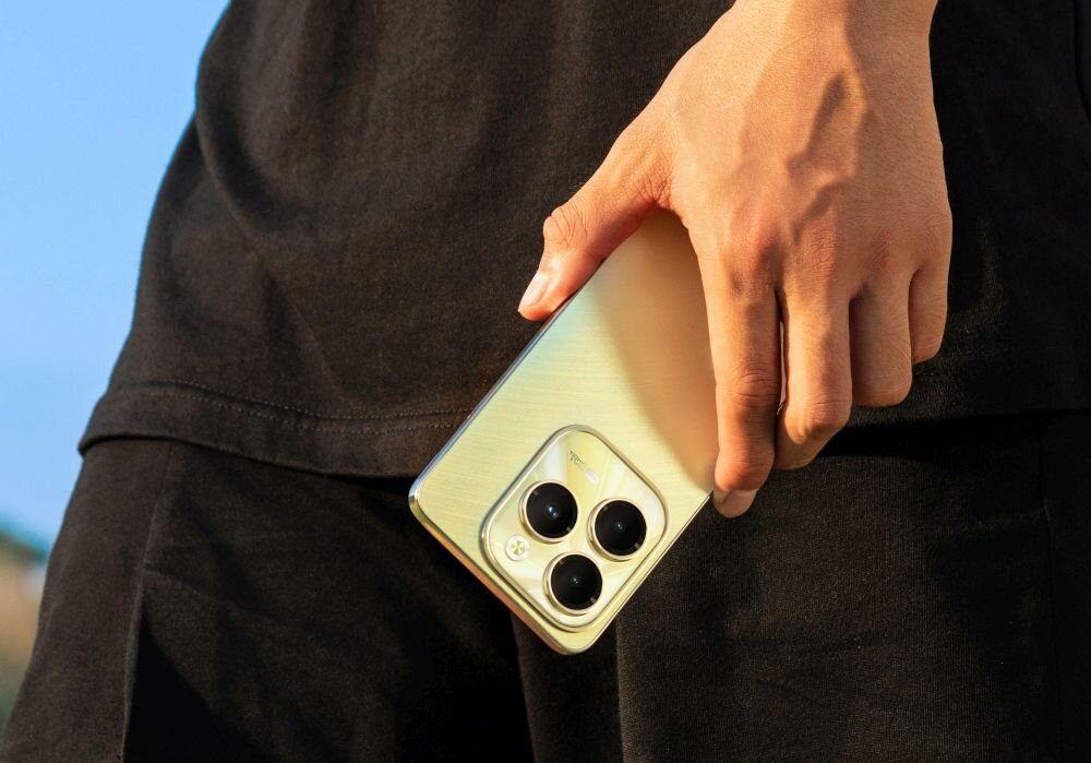 Smartfon INFINIX Hot 40 Pro   ekran bateria aparat procesor ram pamięć pojemność rozdzielczość zdjęcia filmy opis dane cechy blokady system łączność wifi bluetooth obudowa szkło odporność porty muzyka transfer sieć przekątna matryca waga czujniki oled amoled ips