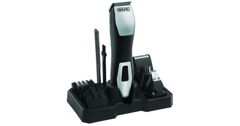 Trymer WAHL GroomsMan Pro 9855-1216 pełen zestaw akcesorii na podstawce na białym tle, ergonomiczna obudowa, precyzyjna stylizacja