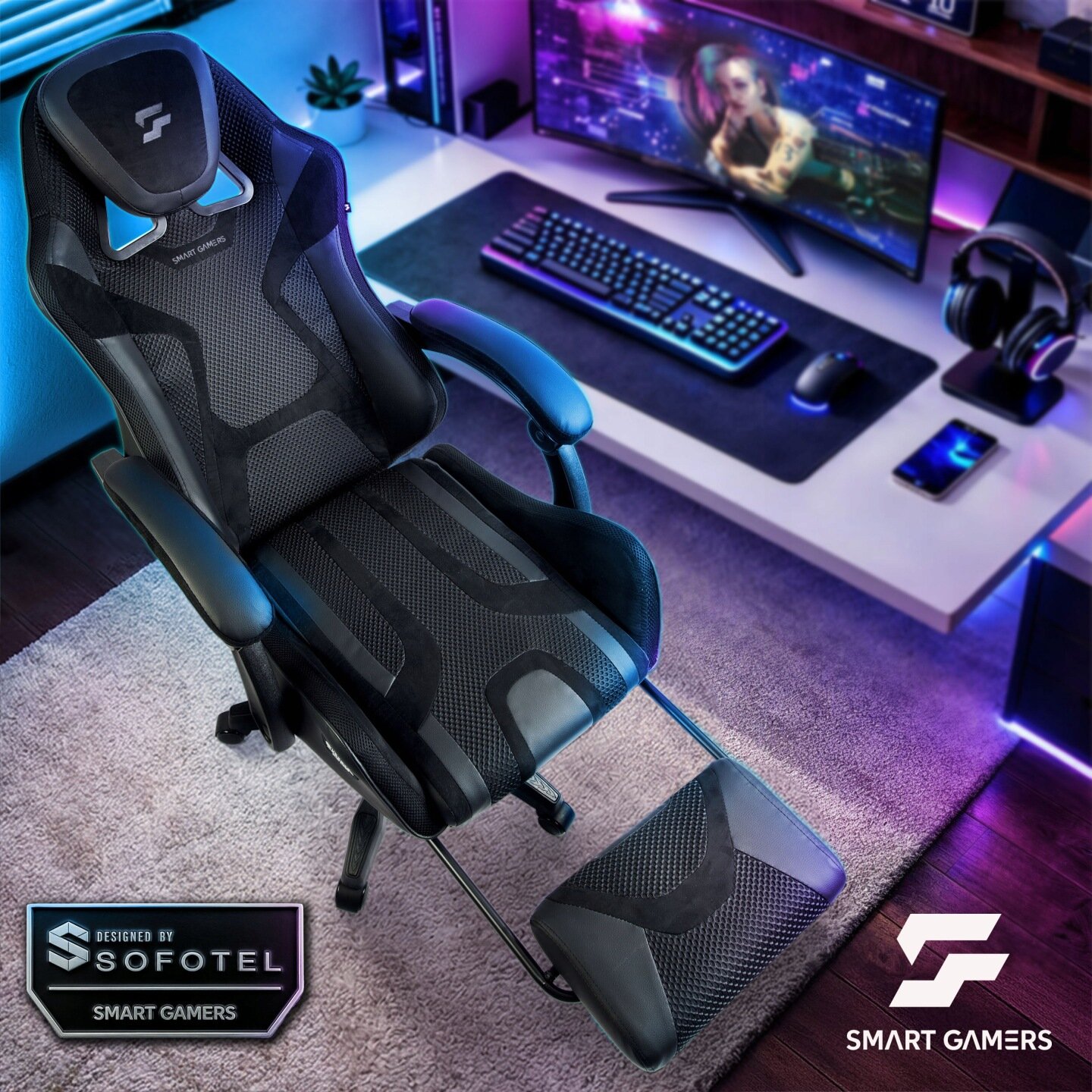 Czarny fotel biurowy z podnóżkiem znajduje się w nowoczesnym pokoju gamingowym. Widoczne logo: Designed by Sofotel Smart Gamers.