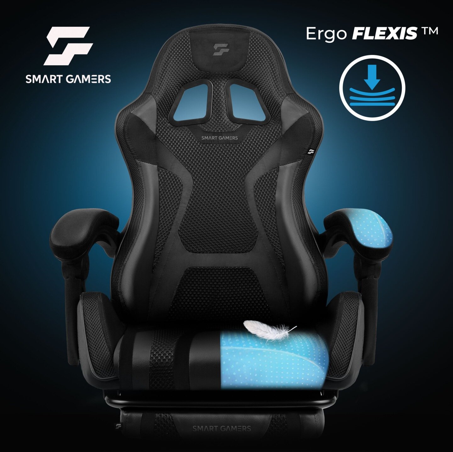Czarny fotel gamingowy z perforowanym oparciem i podłokietnikami, na siedzisku leży piórko. Widoczne logo Smart Gamers oraz napis Ergo Flexis™.