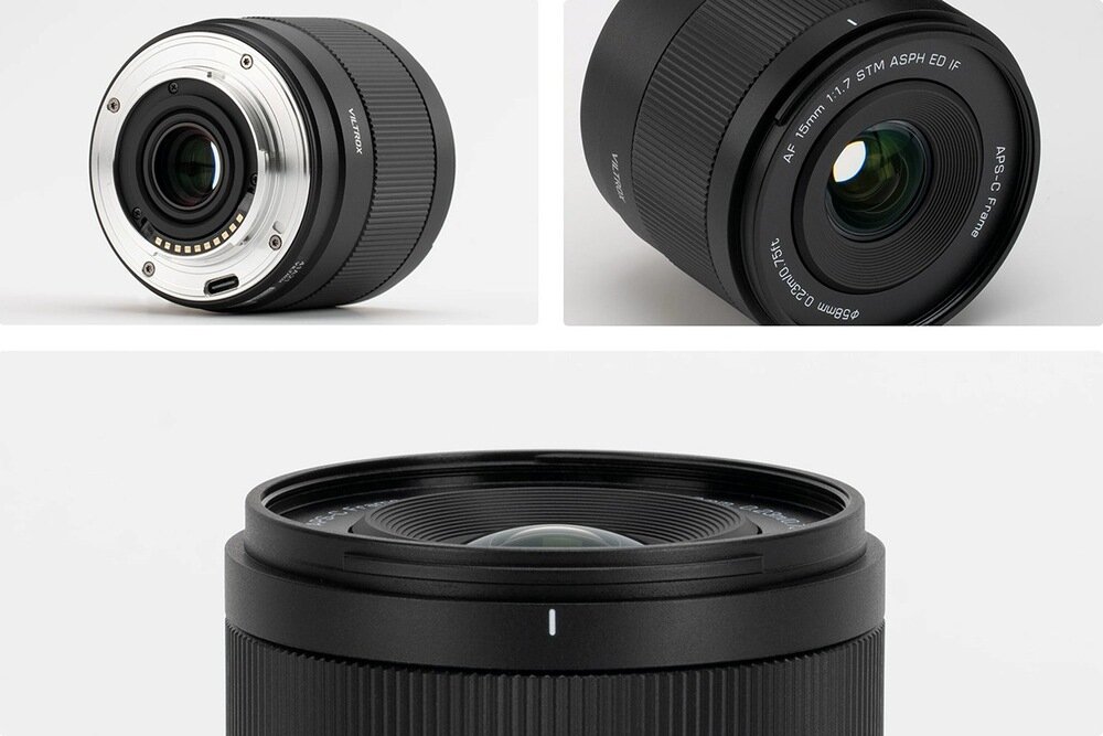 Obraz przedstawia trzy ujęcia obiektywu fotograficznego w kolorze czarnym. Na jednym z ujęć widoczny jest napis: \'AF 15mm f/1.7 STM ASPH ED IF APS-C Frame\'.