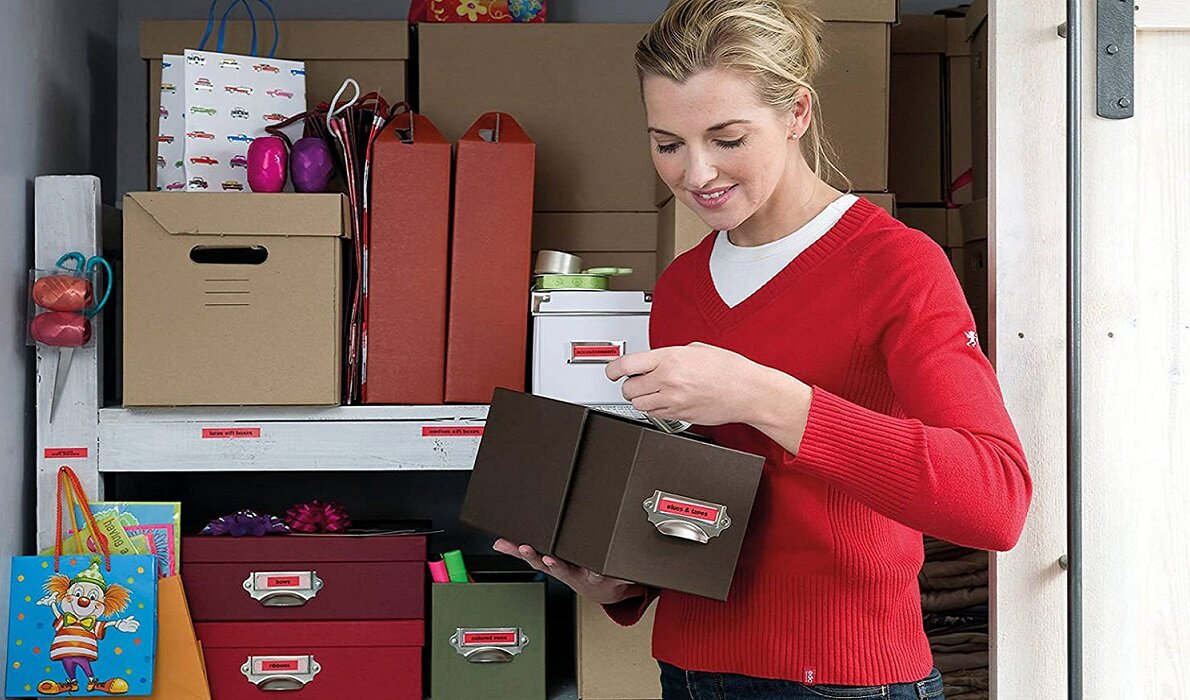 drukarka DYMO LetraTag LT-100H Wyposażenie taśma Instrukcja obsługi Łatwa w obsłudze Precyzyjna praca Personalizacja etykiety kompaktowa wysoka jakość Wielozadaniowa Wszechstronna funkcjonalna