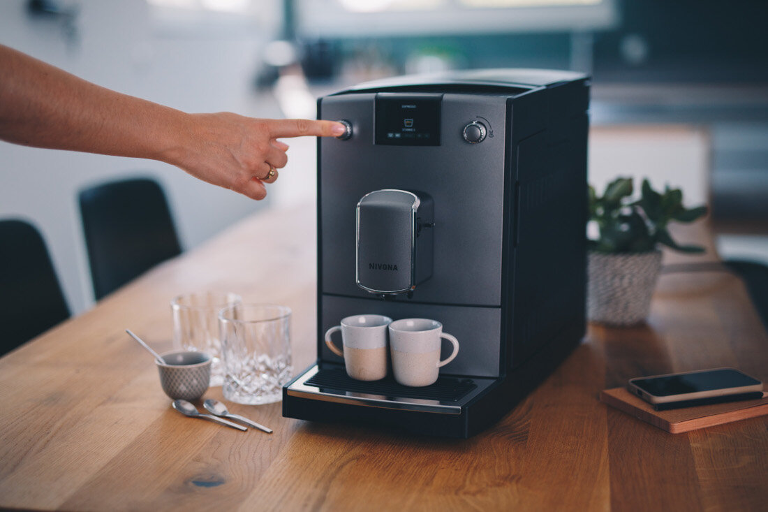 Ekspres NIVONA CafeRomatica 695 trafia w gust Pięć poziomów intensywności kawy regulowany stopień mielenia od lekkiego espresso po aromatyczne lungo