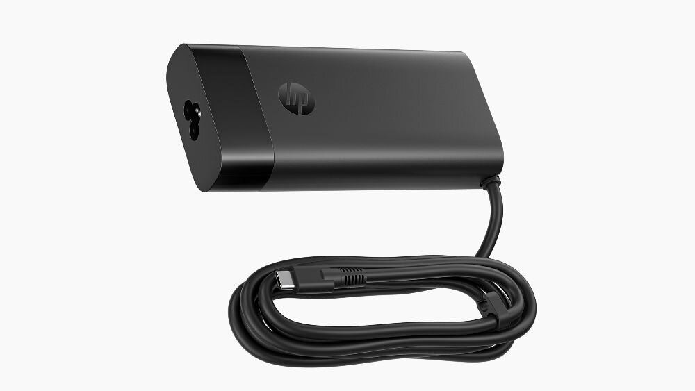 Czarny zasilacz do laptopa z logo HP, z dołączonym kablem USB-C.