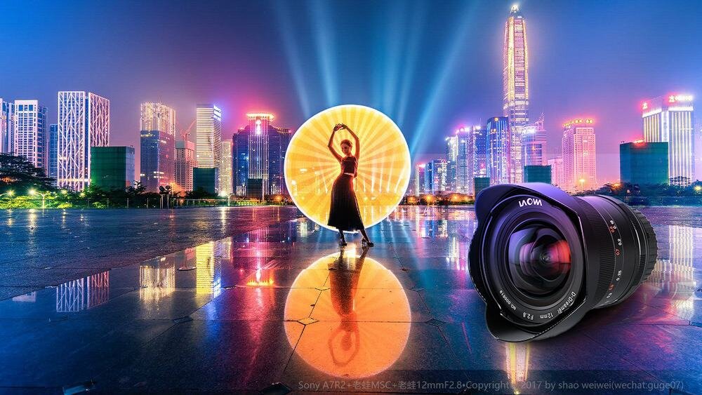 Obiektyw Venus Optics Laowa D-Dreamer 12 mm f/2,8 Zero-D do Sony E - sylwetka na tle miasta i obiektyw widziany z boku