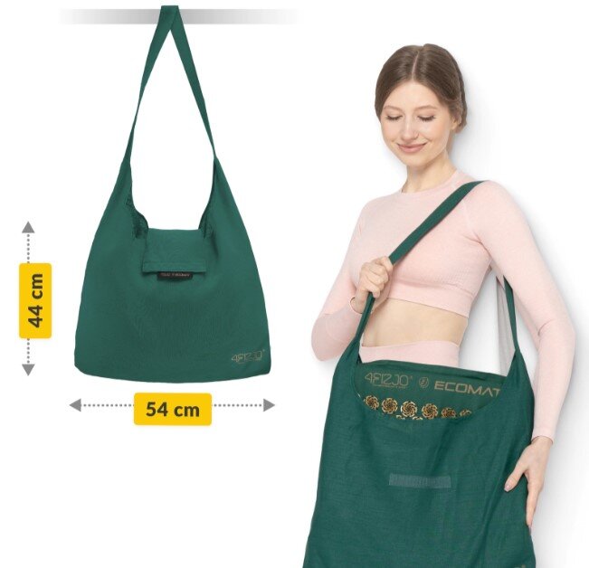 Zielona torba z napisem \'4FIZJO ECOMAT\' o wymiarach 44 cm na 54 cm. Obok osoba trzymająca torbę na ramieniu, ubrana w różowy top.
