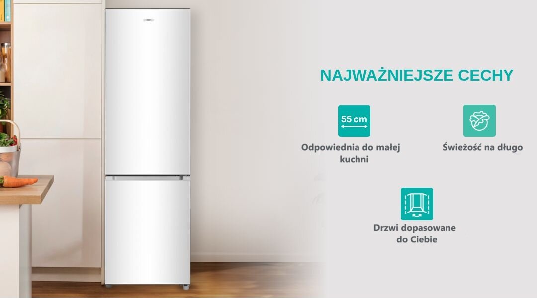 Biała lodówka stoi obok drewnianego blatu w kuchni. Obok niej widnieje tekst: \'NAJWAŻNIEJSZE CECHY\', \'55 cm Odpowiednia do małej kuchni\', \'Świeżość na długo\', \'Drzwi dopasowane do Ciebie\'.