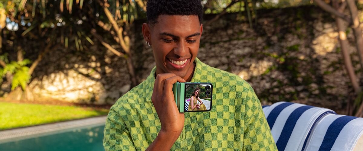 MOTOROLA Razr 60 aparat 50 Mpx OIS moto ai Flex View fotografia